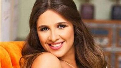 ياسمين عبد العزيز تفاجئ متابعيها بصورة تجمعها بـ منى زكي في أحدث ظهور