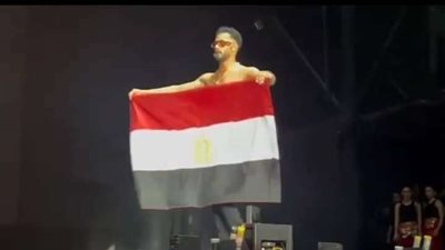 خلال حفلته بتركيا.. محمد رمضان يرفع علم مصر (فيديو)
