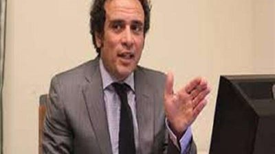 عمرو حمزاوي يكشف لـ نقيب الصحفيين الطرف المستثنى من المشاركة في الحوار الوطني 