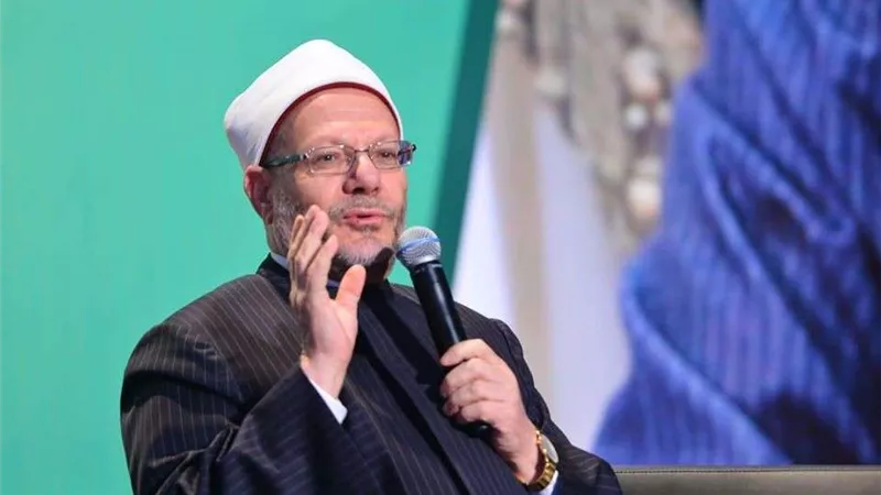 هل تجوز صلاة التراويح خلف إمام الحرم المكي من التلفزيون؟.. المفتي يجيب