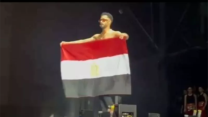 خلال حفلته بتركيا.. محمد رمضان يرفع علم مصر (فيديو)