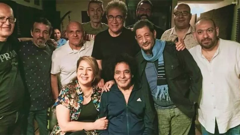 بعد غياب 10 سنوات.. محمد منير ينهي بروفات حفله بـ سيدي جابر