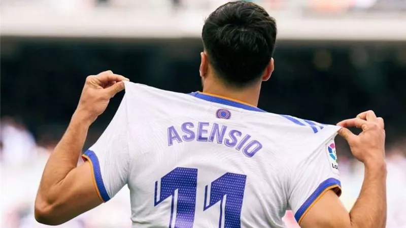 ريال مدريد يضع أسينسيو على قائمة البيع بسبب جاريث بيل.. تفاصيل