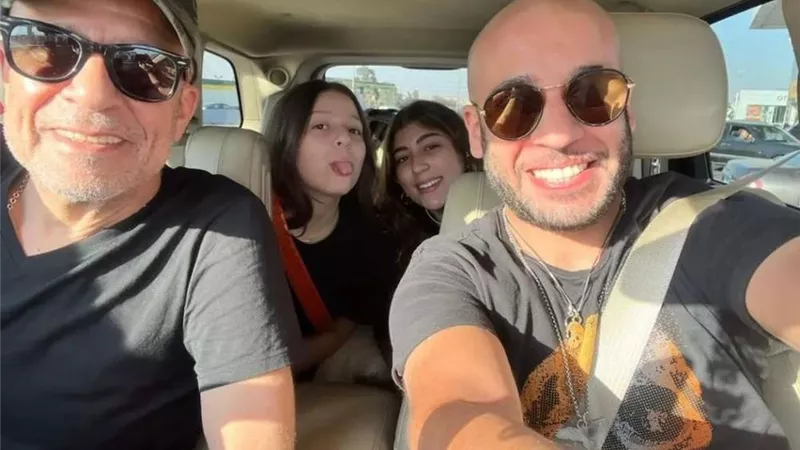 شريف منير ينشر صورا مع بناته ويعلق: شكرًا لوجودكم في حياتي