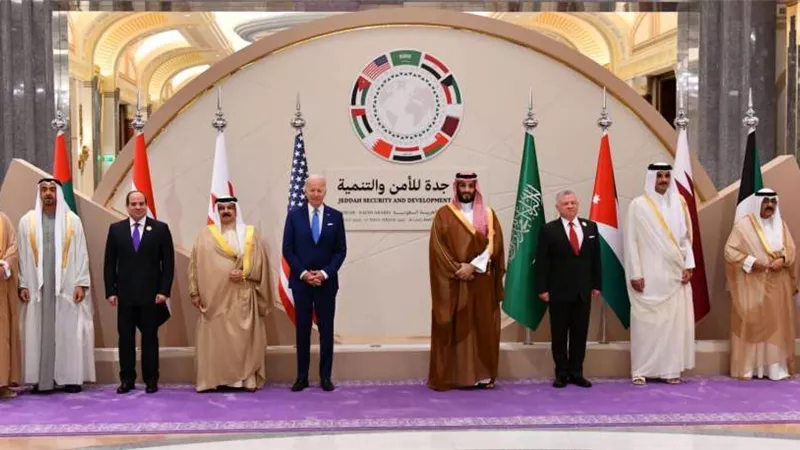 الرئيس السيسي يعود لأرض الوطن بعد المشاركة بقمة جدة