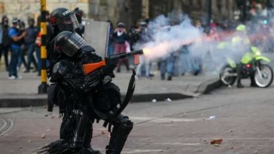 مقتل شخصين وإصابة 4 من رجال الشرطة في تفجير بكولومبيا