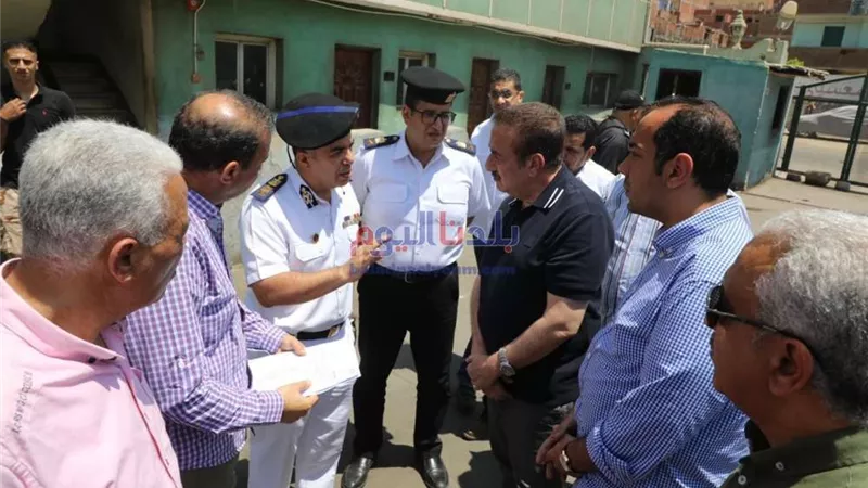 خلال جولته الميدانية الموسعة.. محافظ المنوفية يتفقد رصف الطريق بمنوف