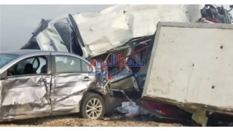 إصابة 3 أشخاص فى حادث تصادم سيارتين أعلى الطريق الصحراوي بالصف