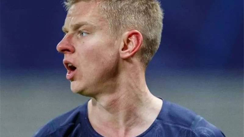 مانشستر سيتي يضع لاعب برشلونة السابق بديل لزينشينكو