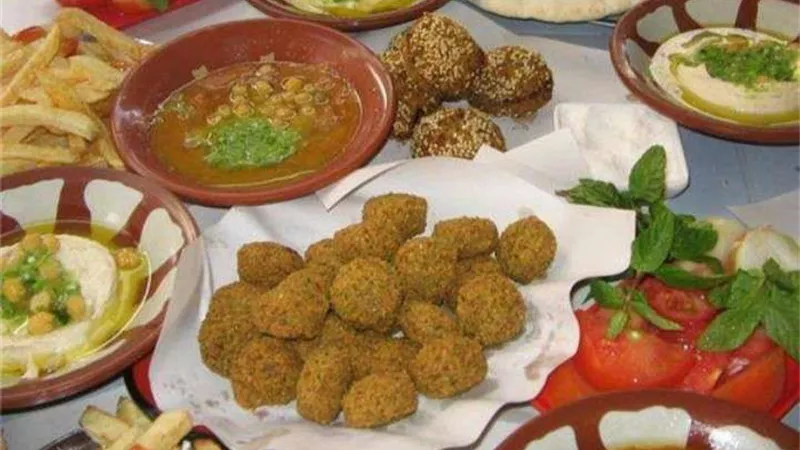 طبق الفول بـ 300 جنيه .. فاتورة مطعم تثير الجدل على السوشيال ميديا