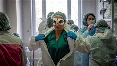 شاهد.. أطباء ألمان عراة على الإنترنت لهذا السبب