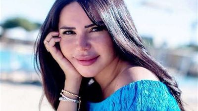 على أنغام 
