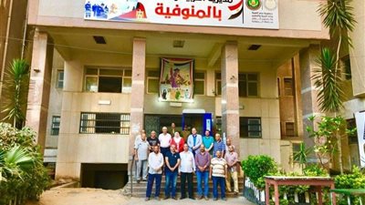 مدير تعليم المنوفية يكرم رئيس غرفة عمليات الثانوية
