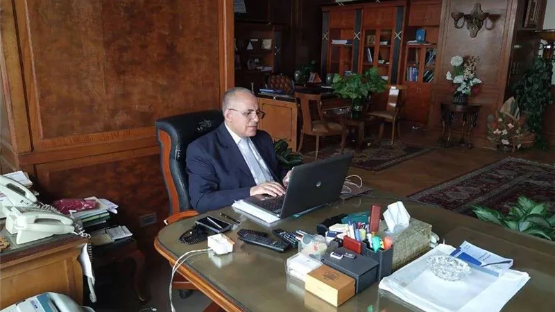 الزراعة والري يشكلان لجنة متابعة التحول إلى استخدام طرق الري الحديثة