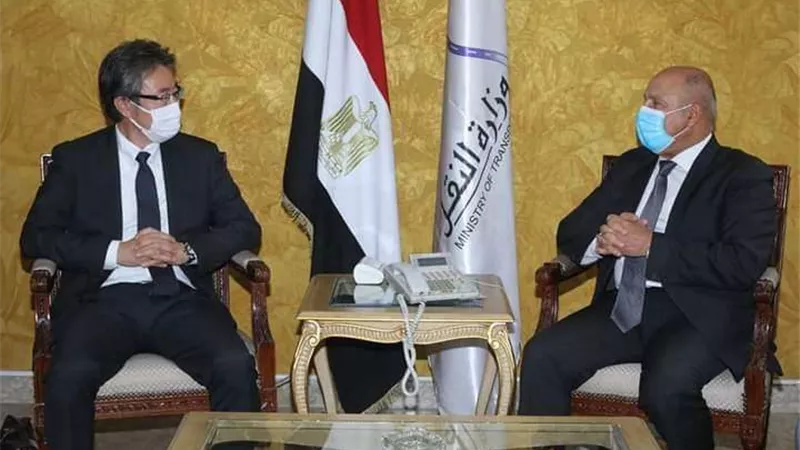 وزير النقل يلتقي نائب رئيس وكالة التعاون الدولي اليابانية لبحث تدعيم التعاون في مجال مترو الأنفاق