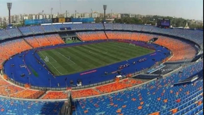 استاد القاهرة يتزين لاستقبال قمة الأهلي والزمالك في نهائي كأس مصر (صور)