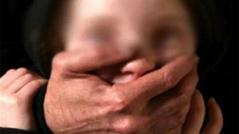 حبس 5 أشخاص لاتهامهم بخطف طفل تحت تهديد اسلحة نارية لطلب الفدية .. التفاصيل