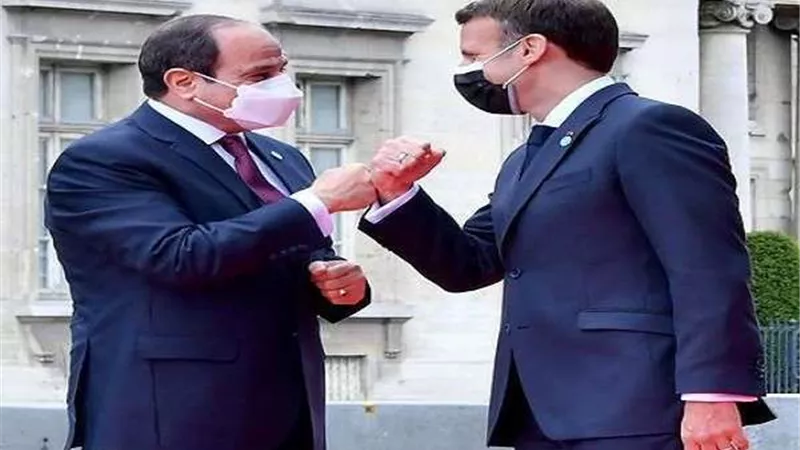 بدء مباحثات قمة بين الرئيسين السيسي وماكرون بقصر الإليزية