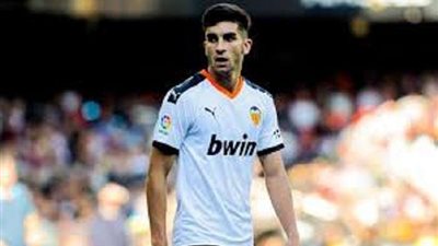 أسطورة فالنسيا يختار الوجهة الأنسب بين الريدز ومدريد لنجم الخفافيش