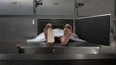 سيدة تحاول أخذ بصمة شقيقتها المتوفاة داخل ثلاجة الموتي بمستشفي المنصورة