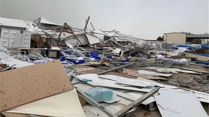 شاهد| لحظة انهيار مستشفى ميداني لمرضى كورونا في قطر