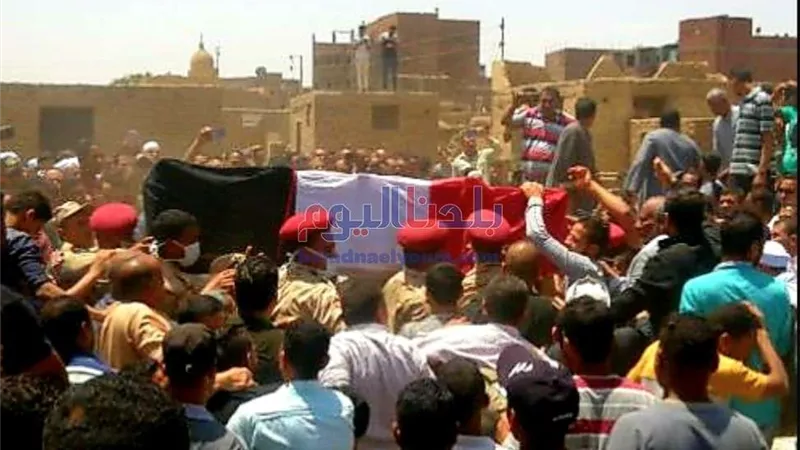 بالصور.. الآلاف من أهالي أخميم بسوهاج يشيعون جثمان الشهيد أحمد الكاملي
