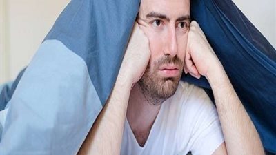 أبرزها مشاكل العمود الفقري.. أضرارالنوم على البطن