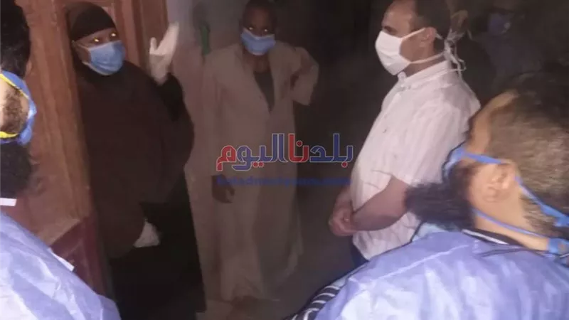 بسبب كورونا.. شاهد عزل منزلي لـ 30 أسرة وغلق 3 شوارع بقرية باجا بسوهاج