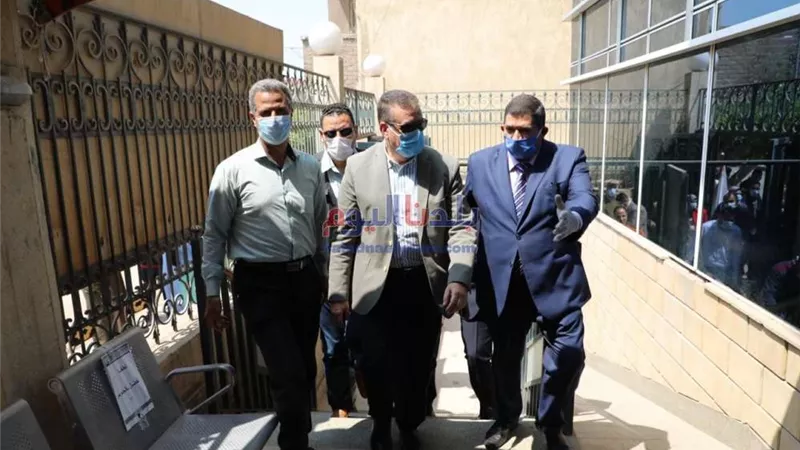 محافـظ المنوفية يُحيل عددًا من المختصين للنيابة لتوصيل مرافق بالمخالفة للقانون