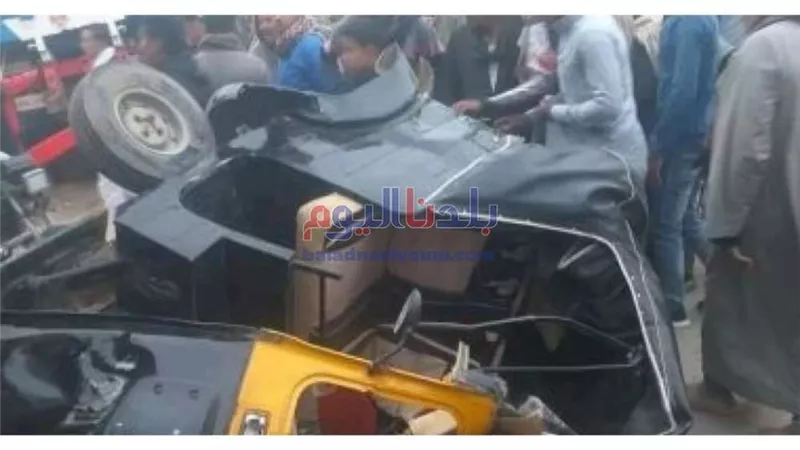 مصرع شاب في حادث تصادم موتوسيكل مع توك توك بقنا