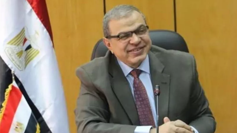 سعفان وغراب يسلمان ماكينات خياطة وشنط عدة لأوائل خريجي وخريجات التدريب المهني بالشرقية