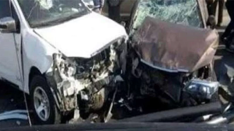 بالأسماء مصرع شخص وإصابة اثنين آخرين في حادث تصادم على الطريق الصحراوي