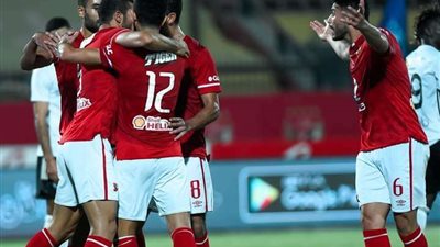 الأهلي يعطي الضوء الأخضر لرحيل مدافع الفريق