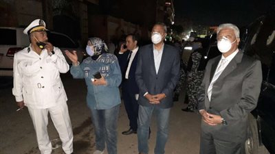 محافظ القليوبية ومدير الأمن ينتقلان لموقع حريق ميت نما