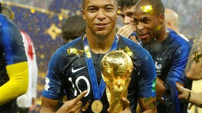 فابريجاس: مبابي يناسب ريال مدريد أكثر من برشلونة