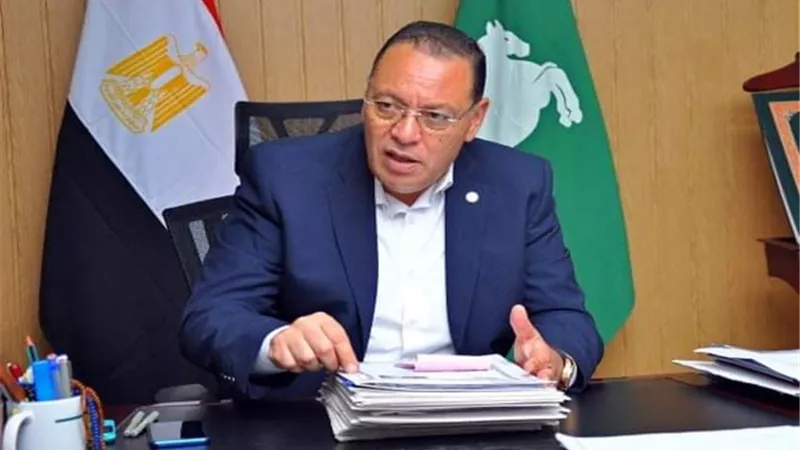 محافظ الشرقية يشدد على رؤساء المدن والمراكز بتطبيق القانون على المخالفين