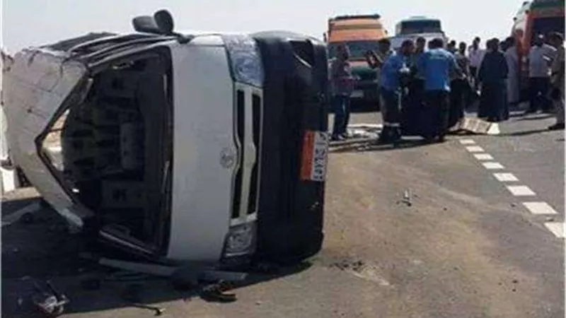 إصابة 9 أشخاص فى حادث انقلاب سيارة ميكروباص بالبحيرة