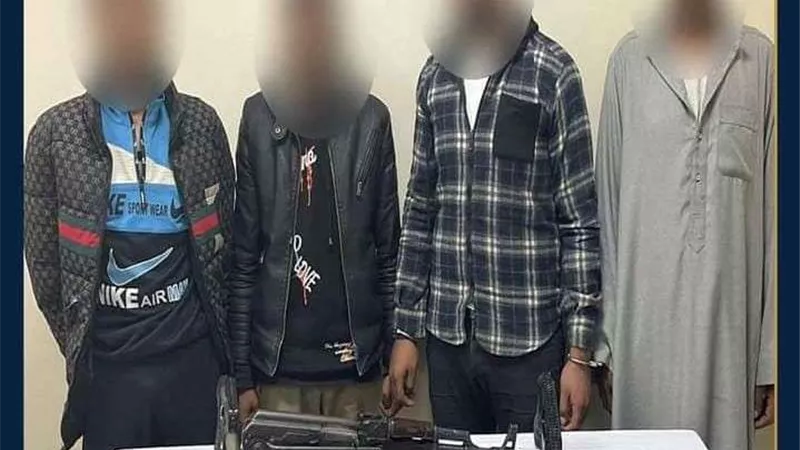 ضبط 4 أشخاص متهمين بسرقة صناديق إشارات القطارات بالشرقية