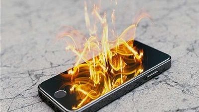 بعد إحراقه في مسلسل البرنس.. هذه هي خطورة تعرض الهاتف الذكي للنيران