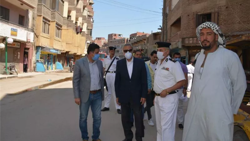 محافظ القليوبية يشهد إزالة برجين مخالفين بطوخ والقناطر