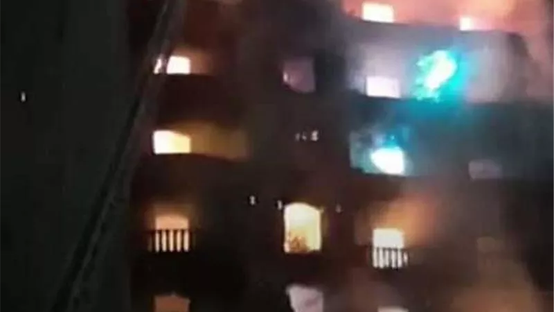 النيابة تعاين موقع حريق ميت نما بشبرا الخيمة