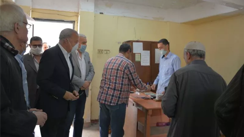 محافظ القليوبية يتابع صرف المرحلة الثالثة لأصحاب المعاشات