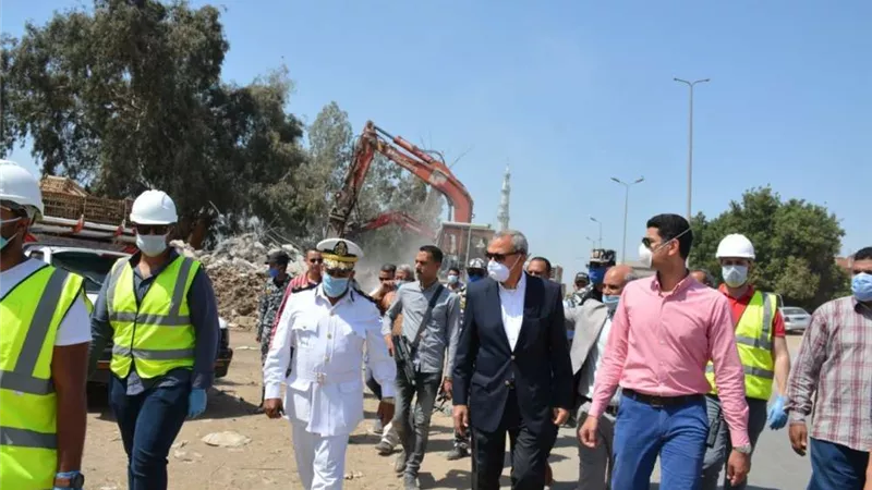محافظ القليوبية يشن حملة لإزالة الباعة الجائلين والإشغالات والمواقف العشوائية
