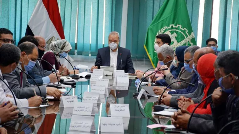 محافظ القليوبية يعقد اجتماعا مع وفدا من وزارة التخطيط