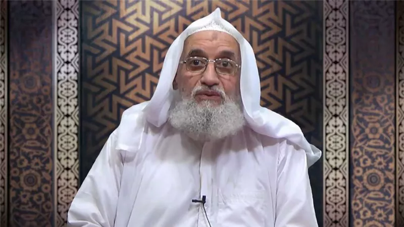 من هو أيمن الظواهري زعيم تنظيم القاعدة المقتول؟