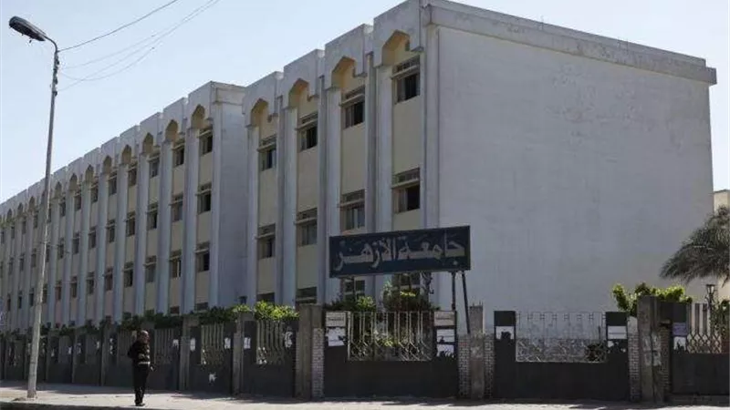 التحاق الطلاب الوافدين بجامعة الأزهر إلكترونيًّا للعام الجامعي 2022/2023