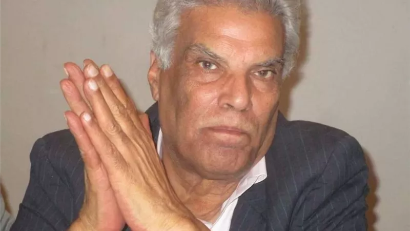 الكاتب إبراهيم عبد المجيد يتعرض لحادث مروع.. تفاصيل