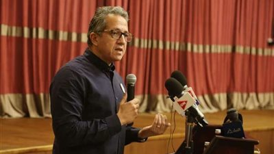 العناني يشهد احتفالية سفح الأهرامات ويشكر القوات الجوية المصرية والكورية