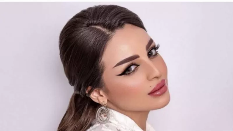 ثعبان ضخم يلتف حول رقبة رهف القحطاني
