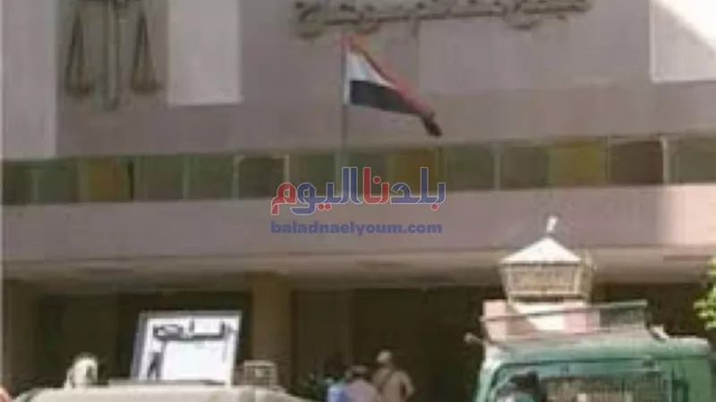 بسبب خلافات بين العائلتين ..  الإعدام غيابيا لقاتل شاب عشريني والسجن المشدد لشقيقه وعمه
